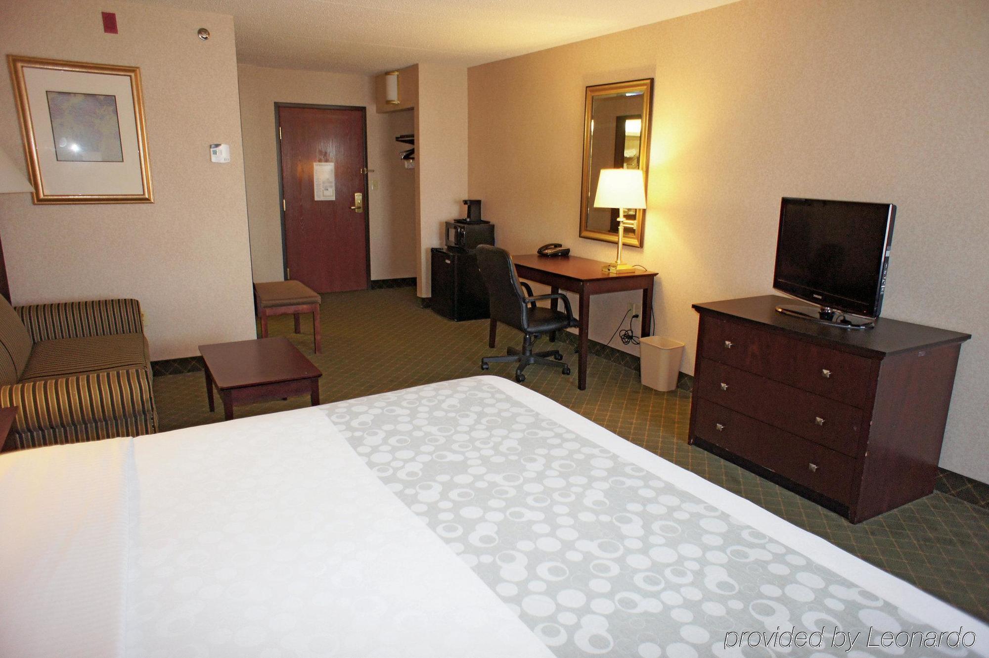 Red Roof Inn Hartford- Нью-Бритен Экстерьер фото